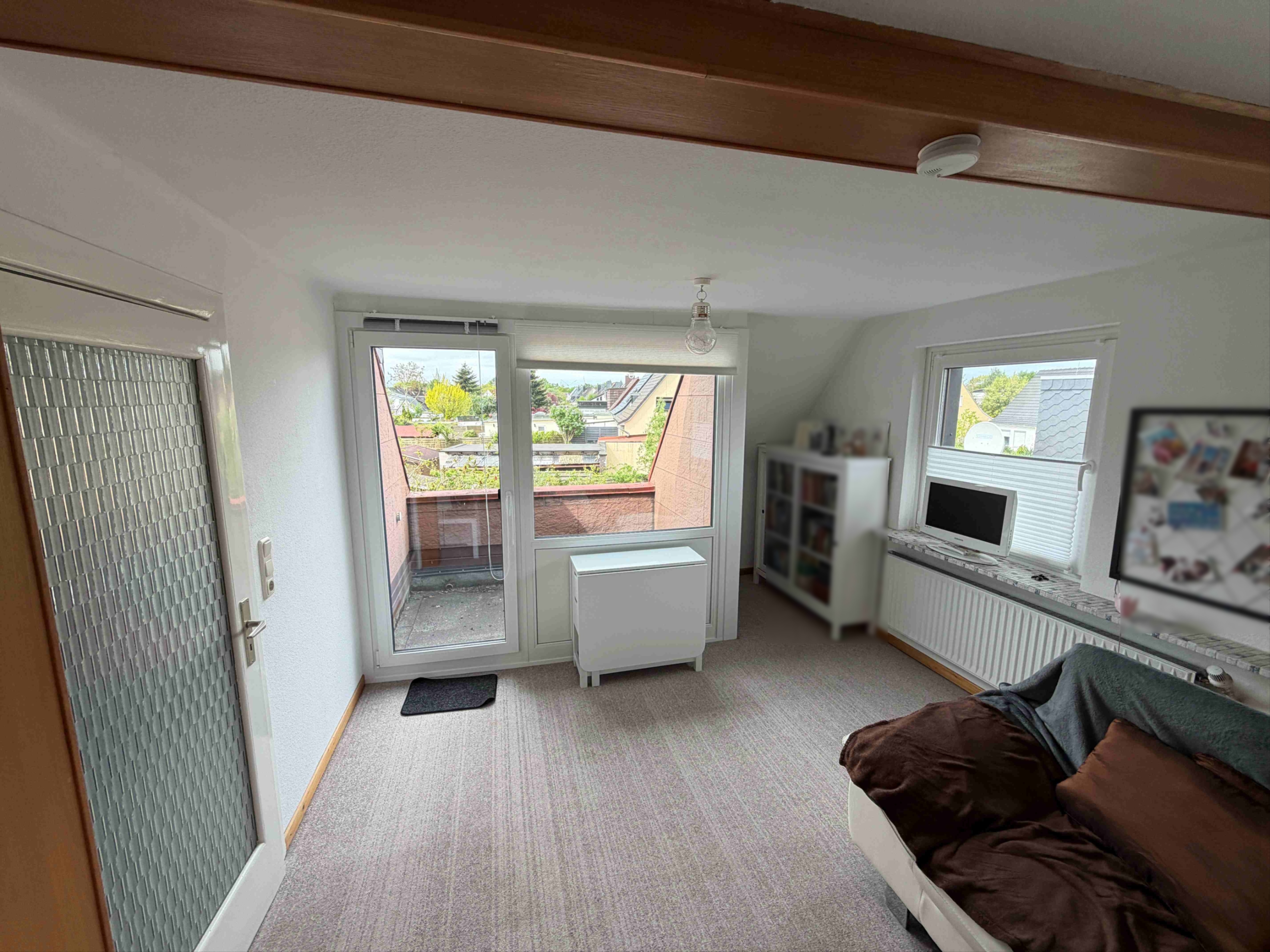 Wohnzimmer OG mit Ausgang auf den Balkon