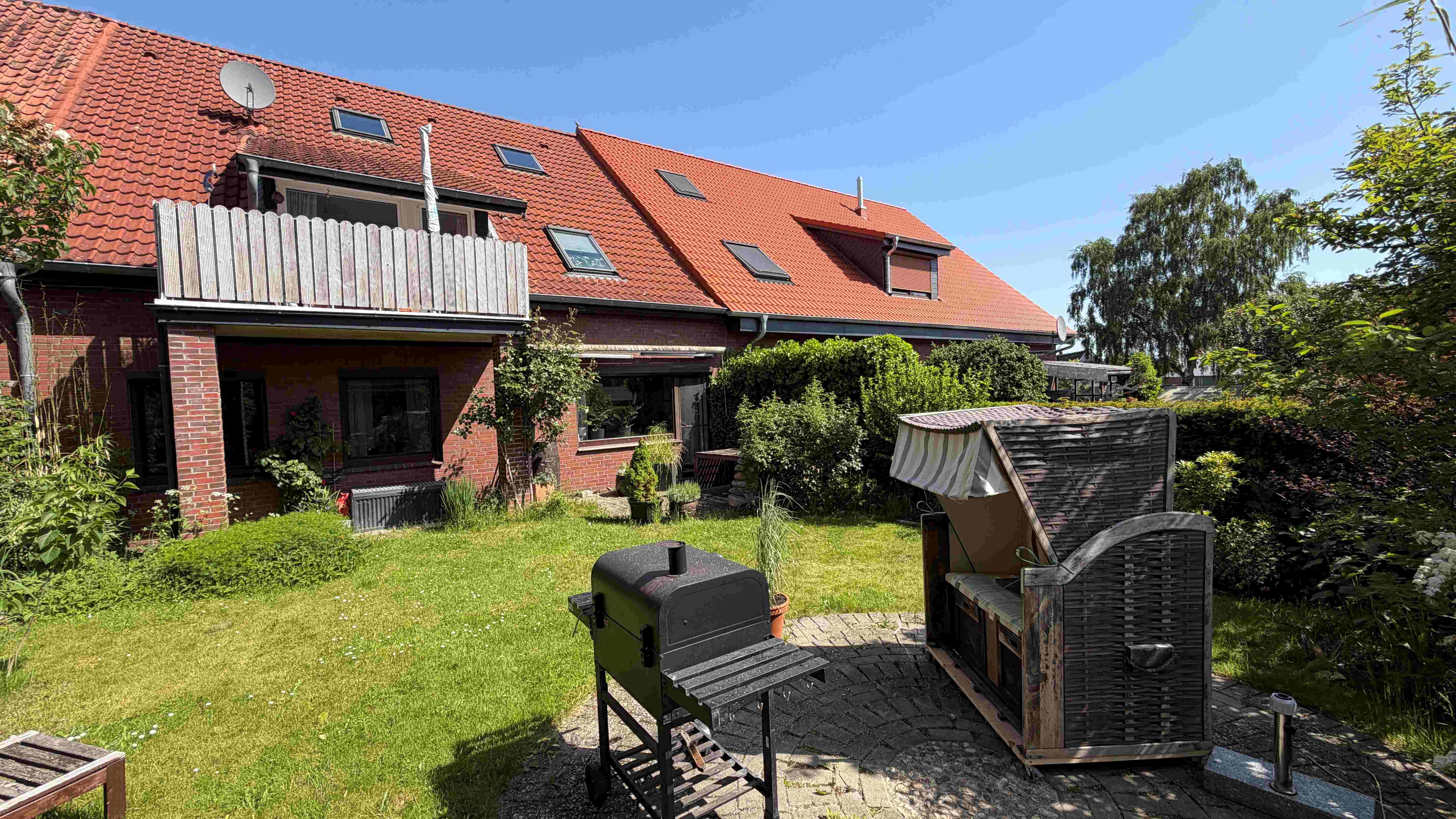 Ein Zuhause im Grünen – Erdgeschosswohnung mit Terrasse und eigenem Gartenbereich in Haseldorf