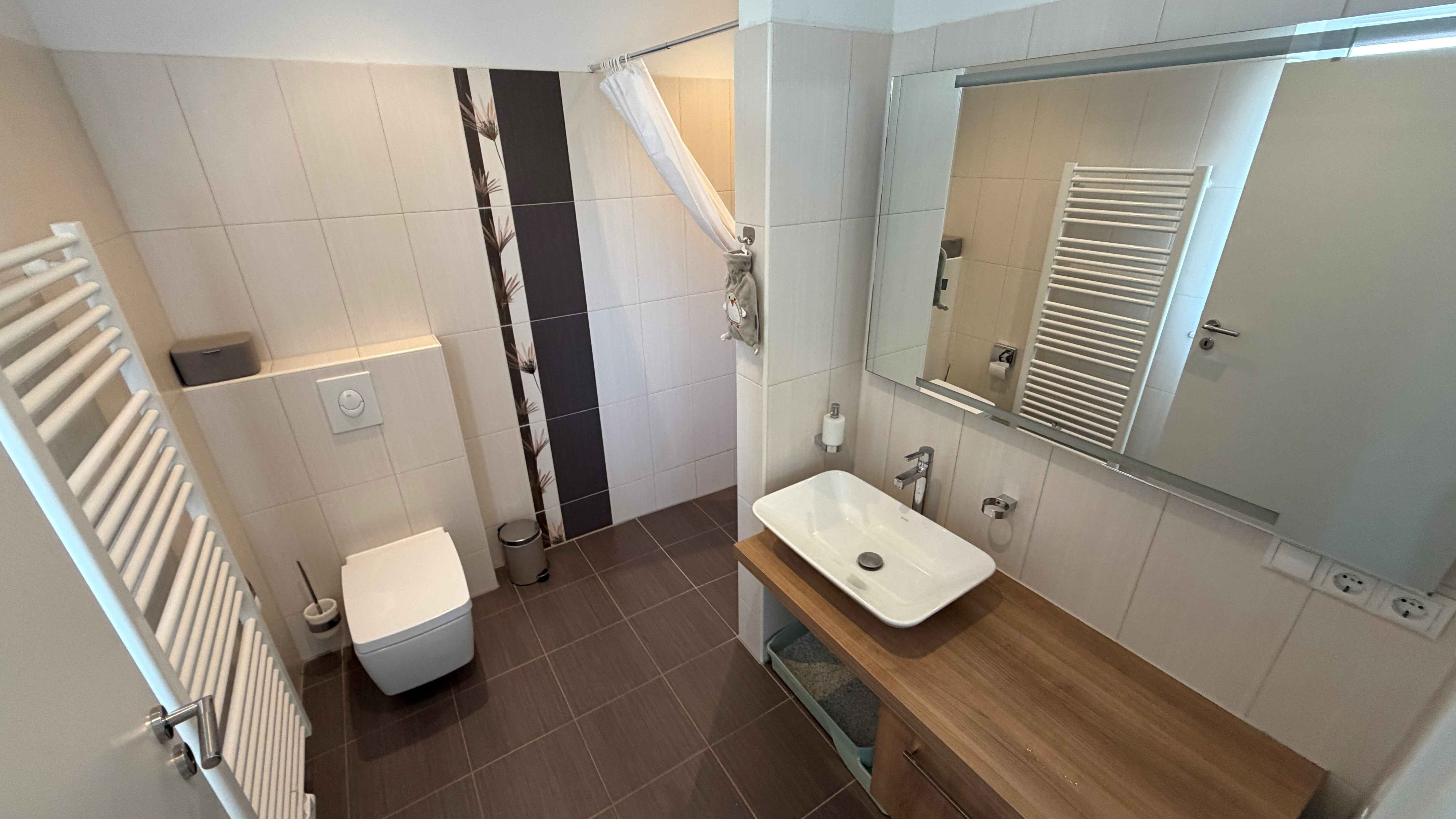 Gäste-WC mit Dusche