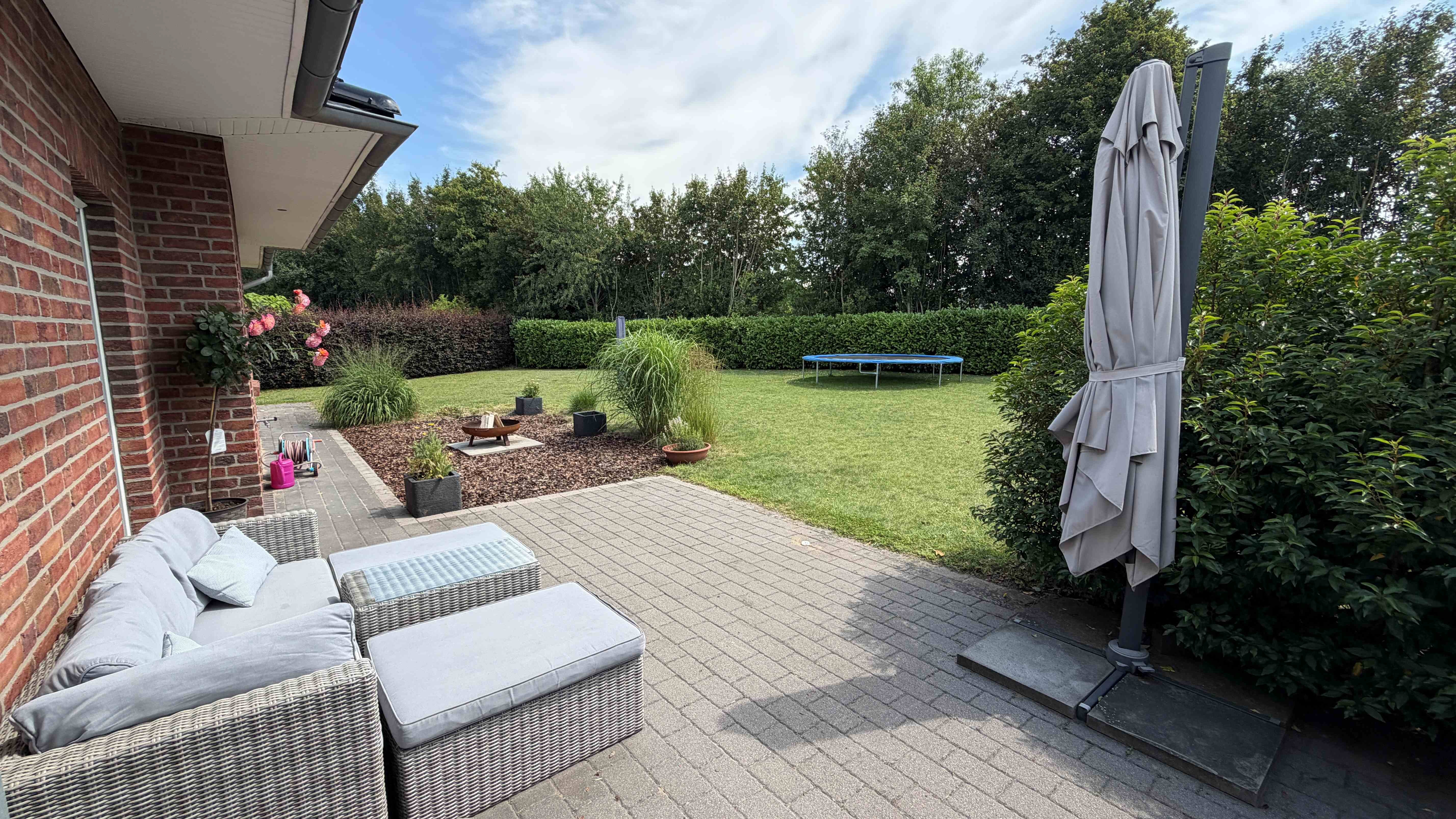 Terrasse hinter dem Haus