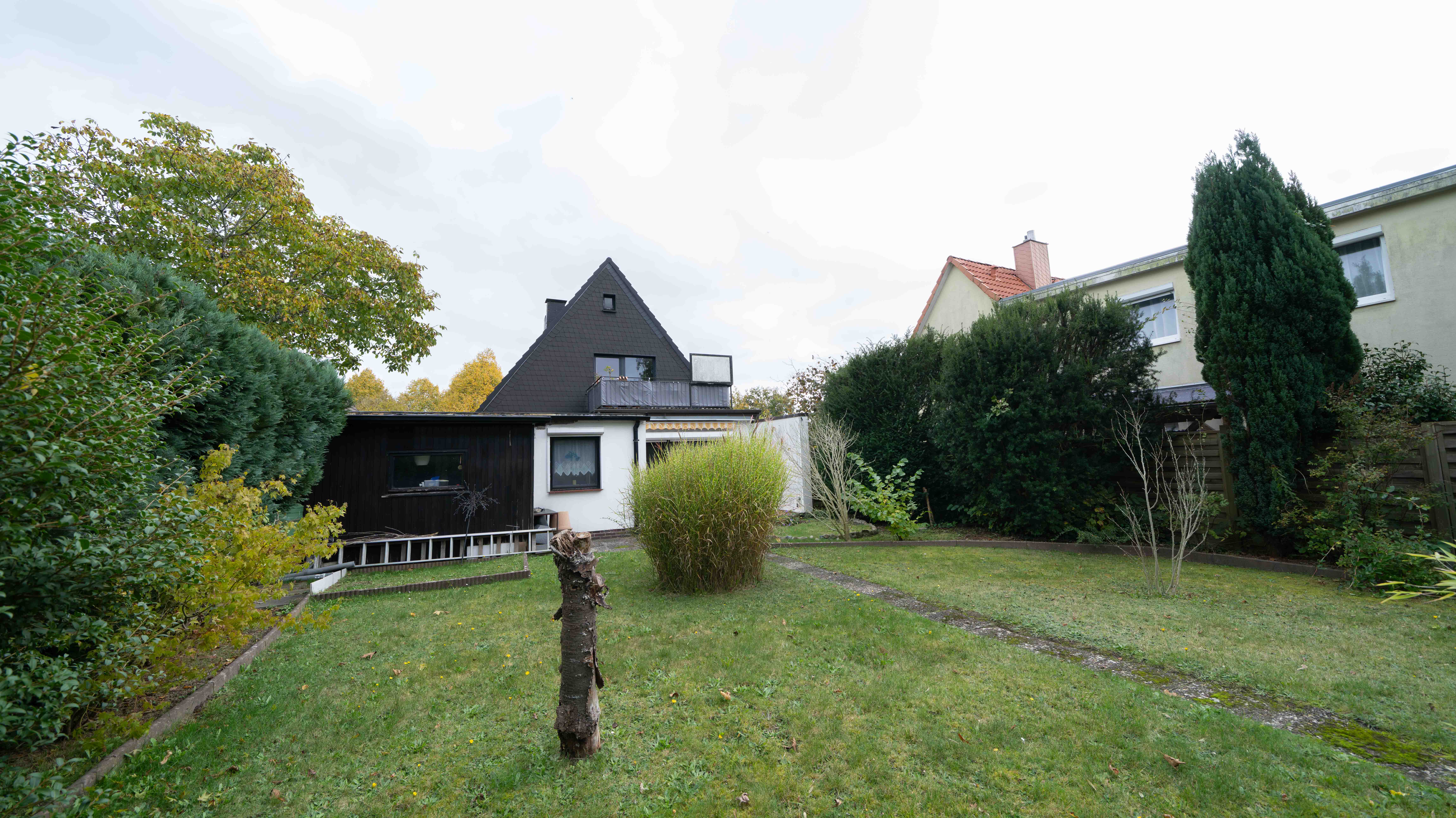 Garten und Hinteransicht Haus