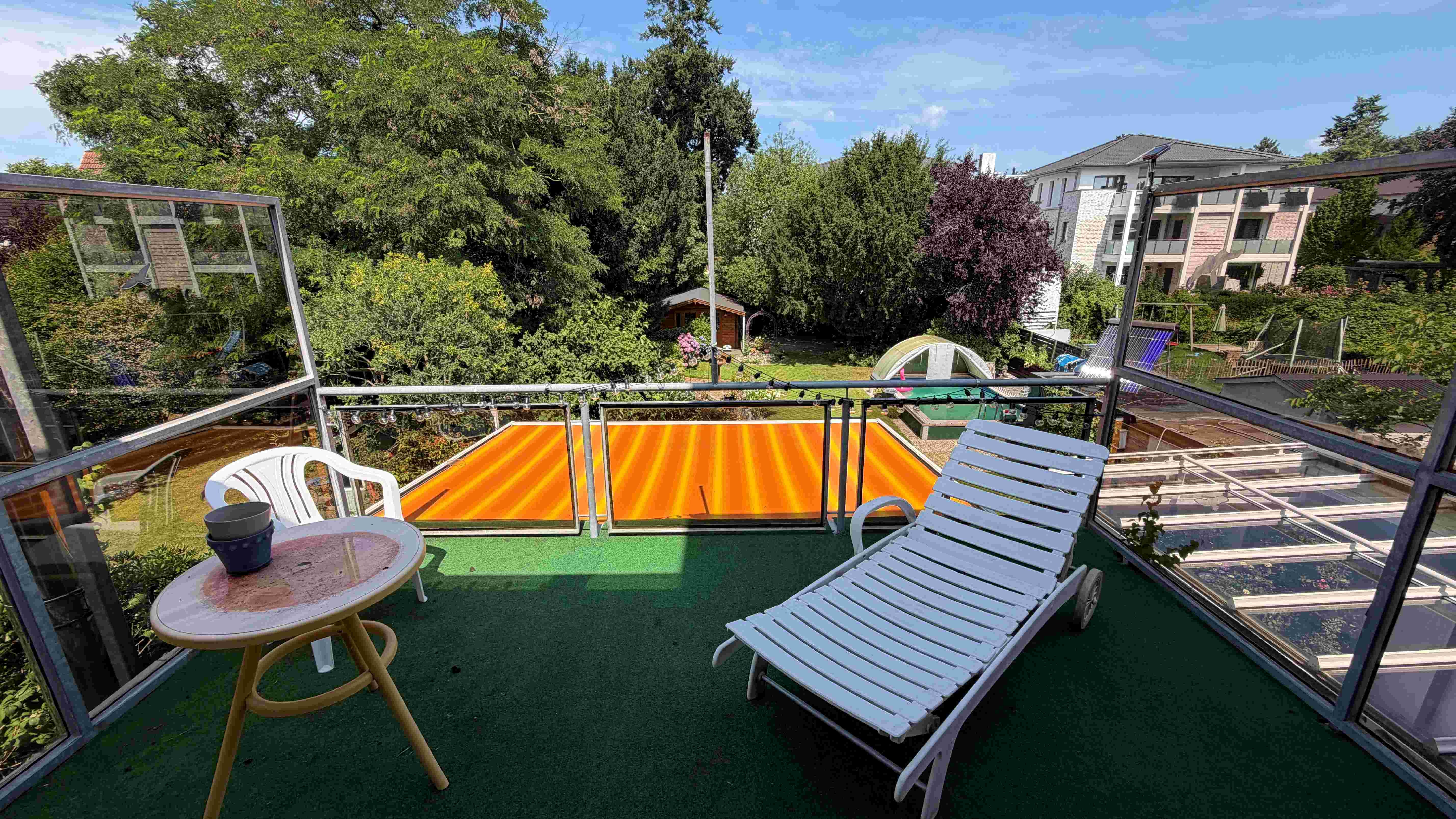 Balkon mit Blick in den Garten