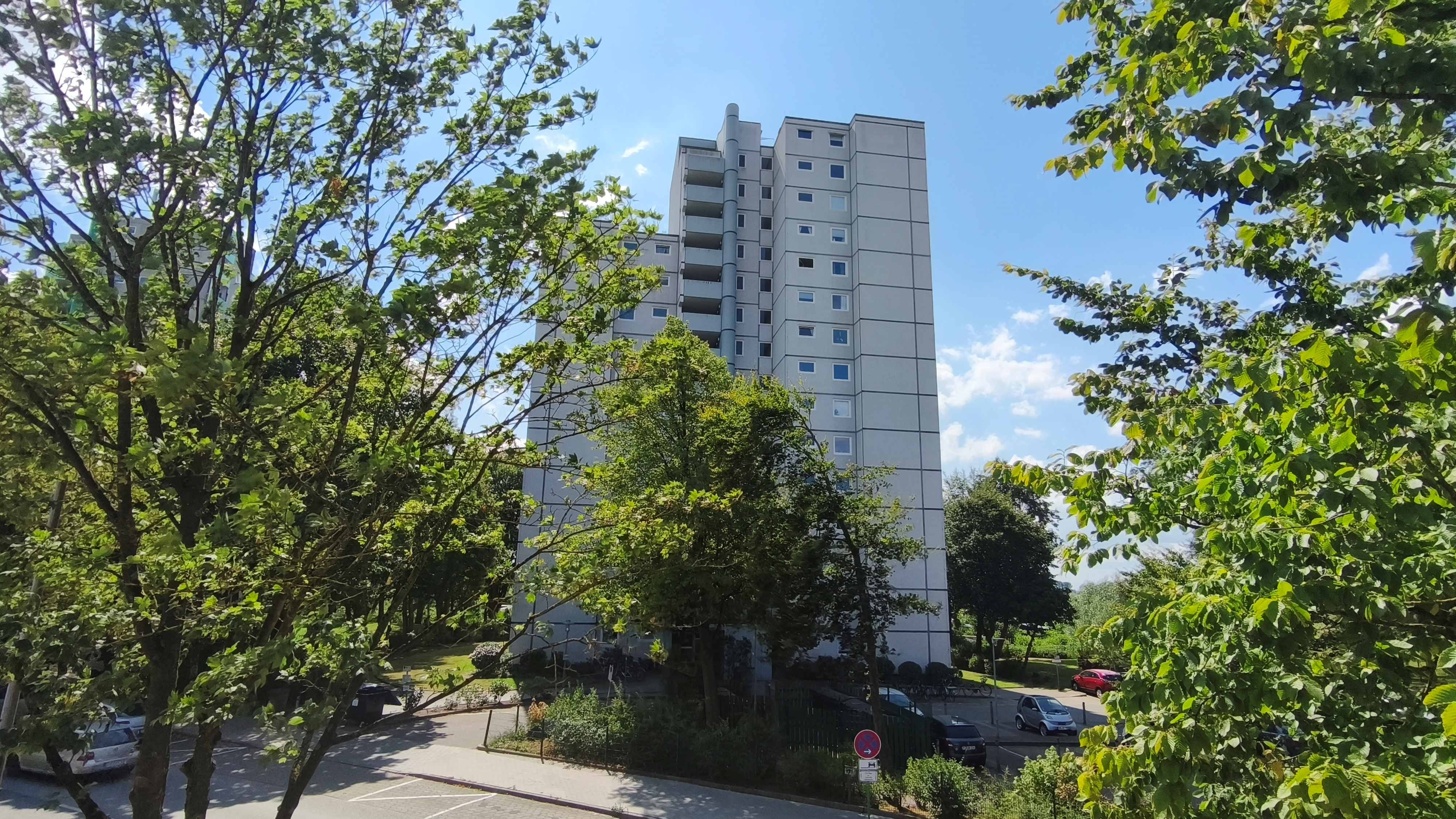 Gepflegte 1-Zimmer-Eigentumswohnung mit Loggia und Weitblick im 13. Obergeschoss
