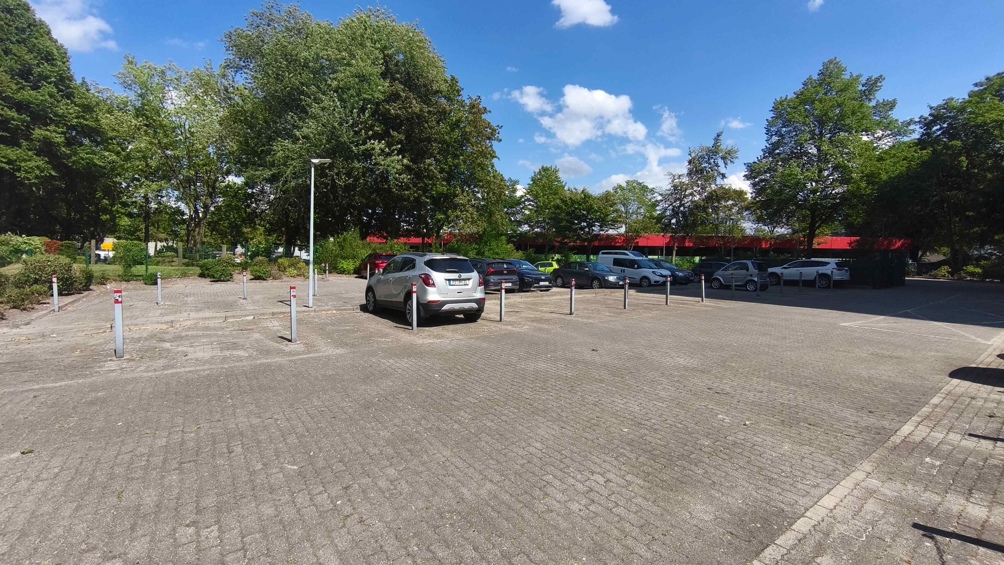 Parkplatz (über Verwaltung zu mieten)