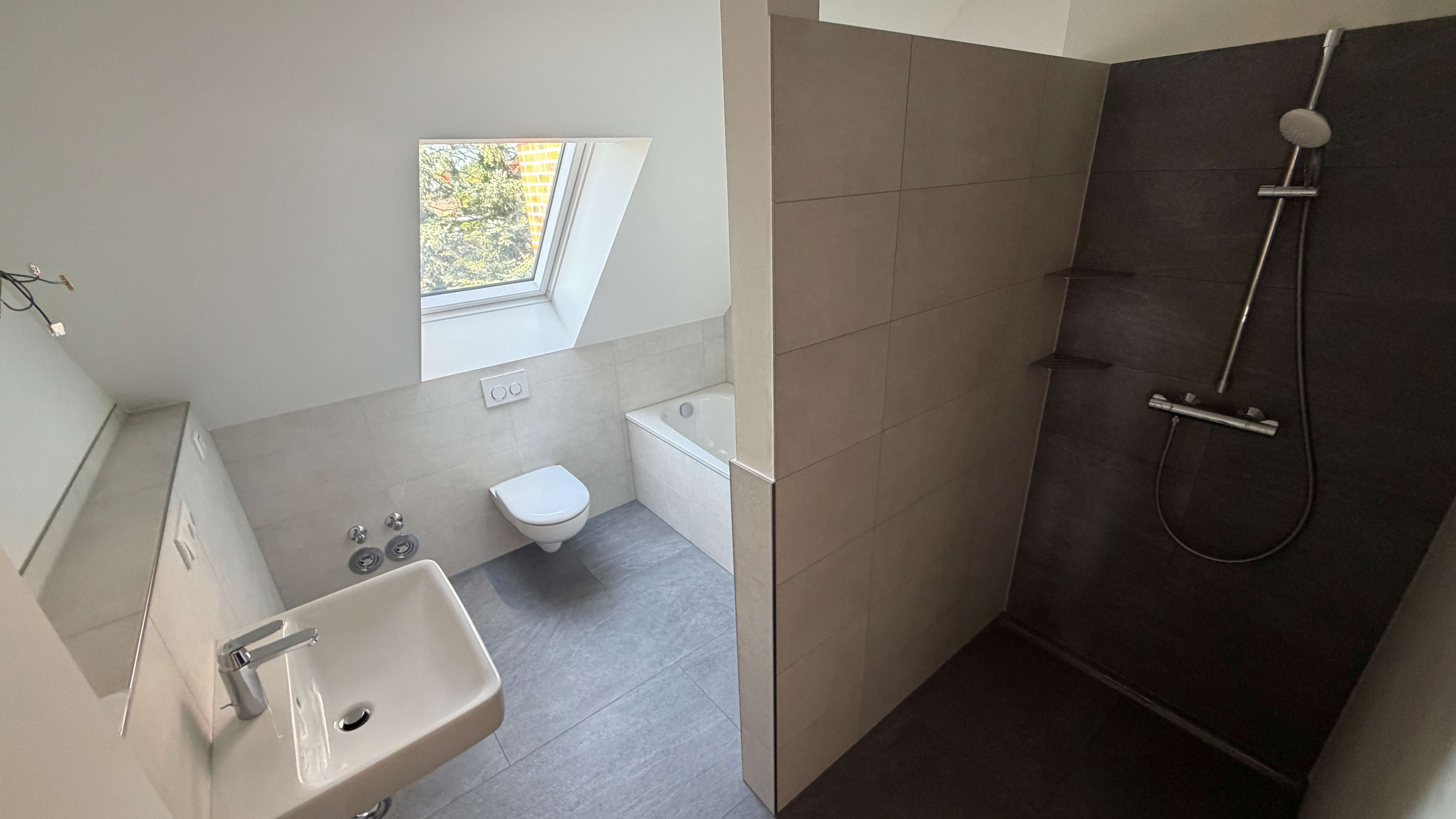 Modernes Badezimmer