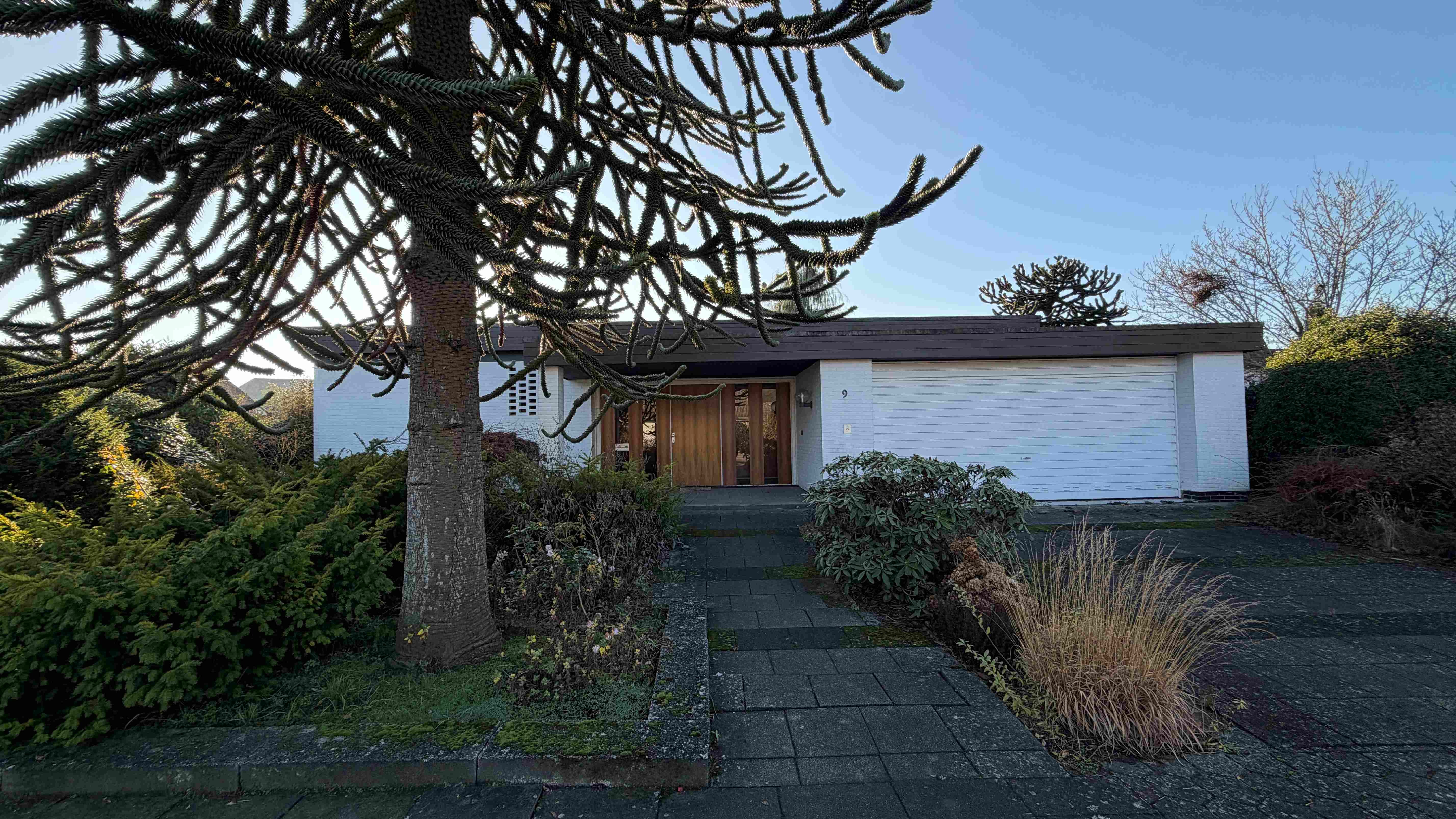 Großzügiges Architektenhaus mit Bungalow-Komfort, Doppelgarage und traumhafter Sackgassenendlage