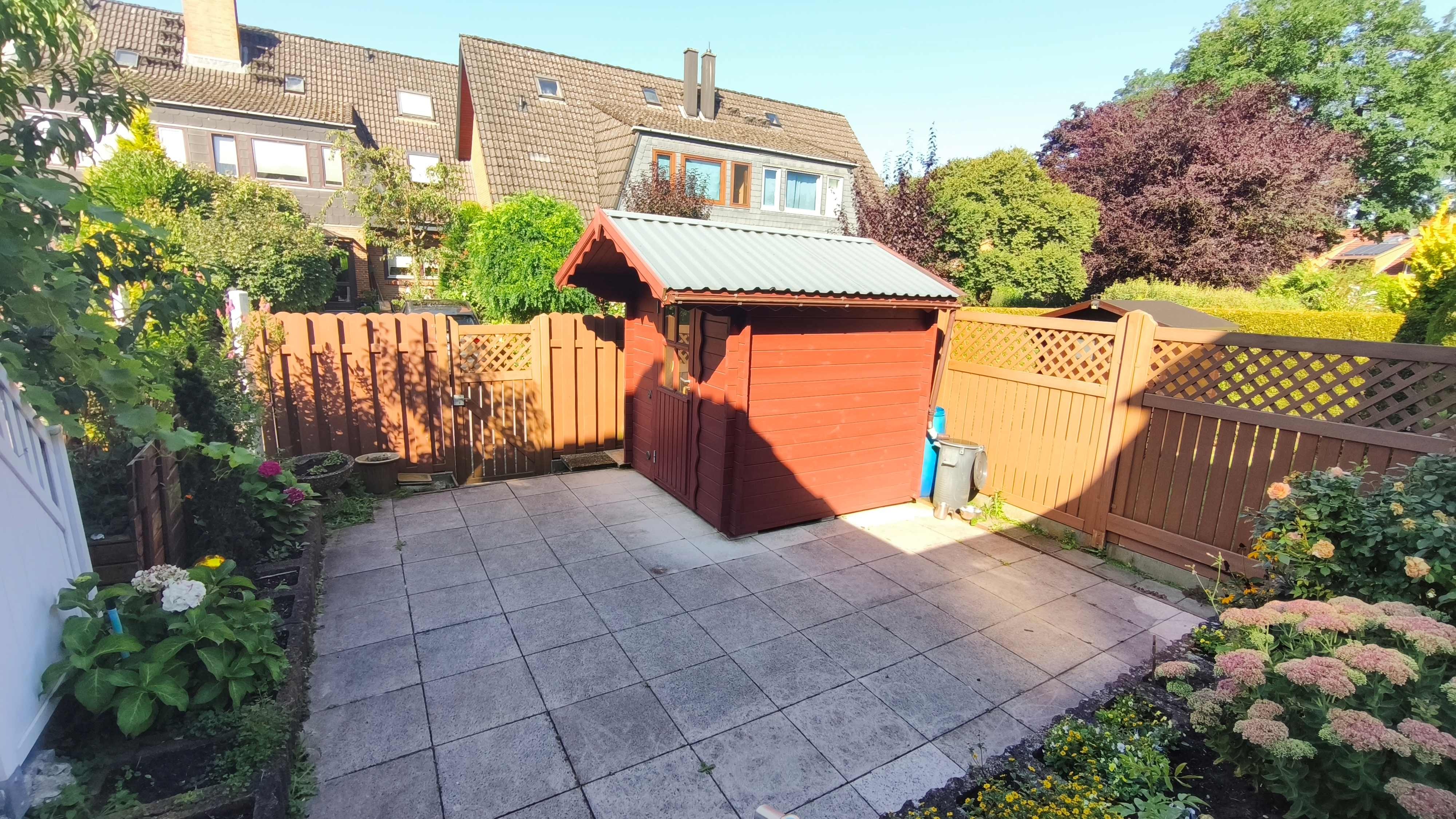 kl. Garten mit Gartenhaus