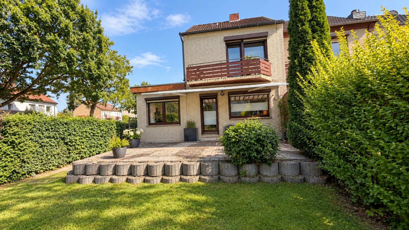 Endreihenhaus mit großem Garten, Terrasse, Balkon und Vollkeller in Pinneberg