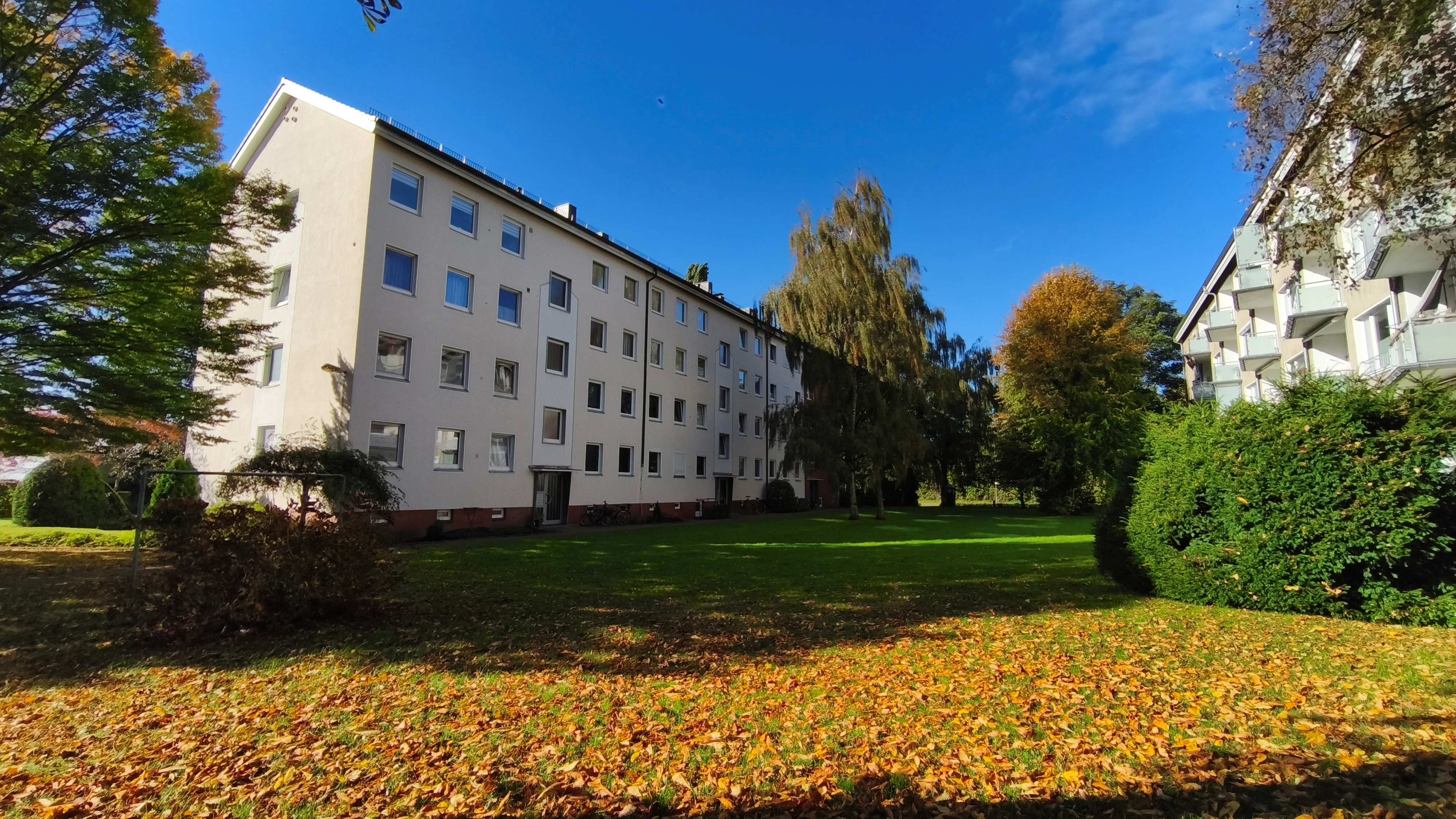 Bezugsfreie 2-Zimmer-Eigentumswohnung mit Balkon, Kellerraum und Garage in Elmshorn