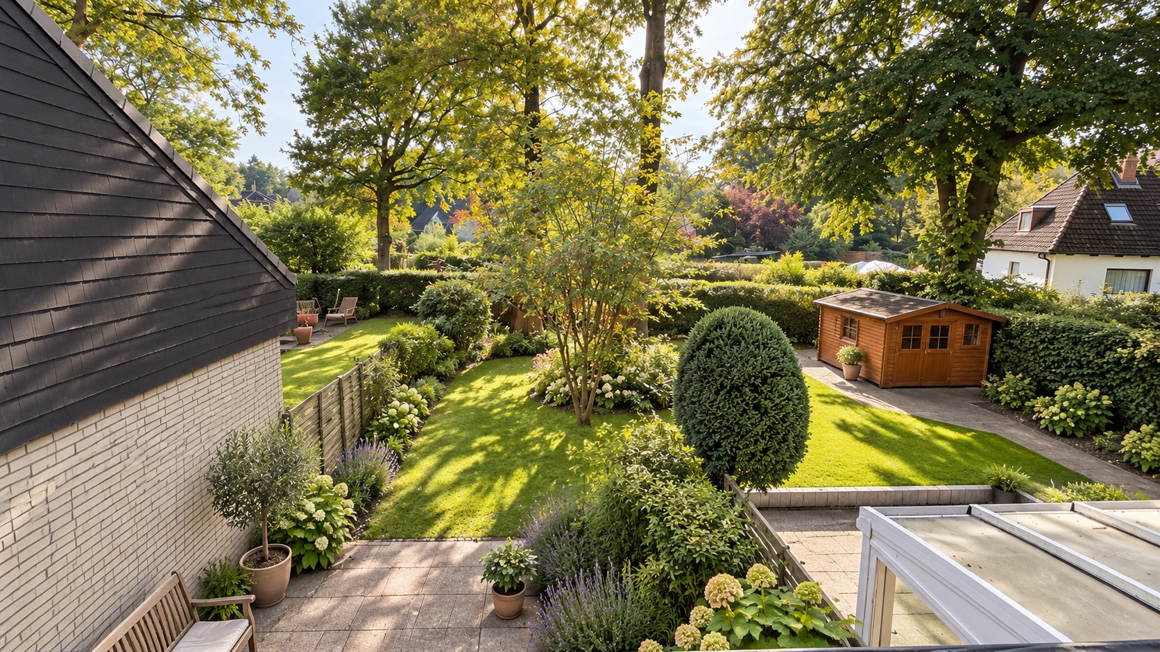 Blick von oben in den Garten