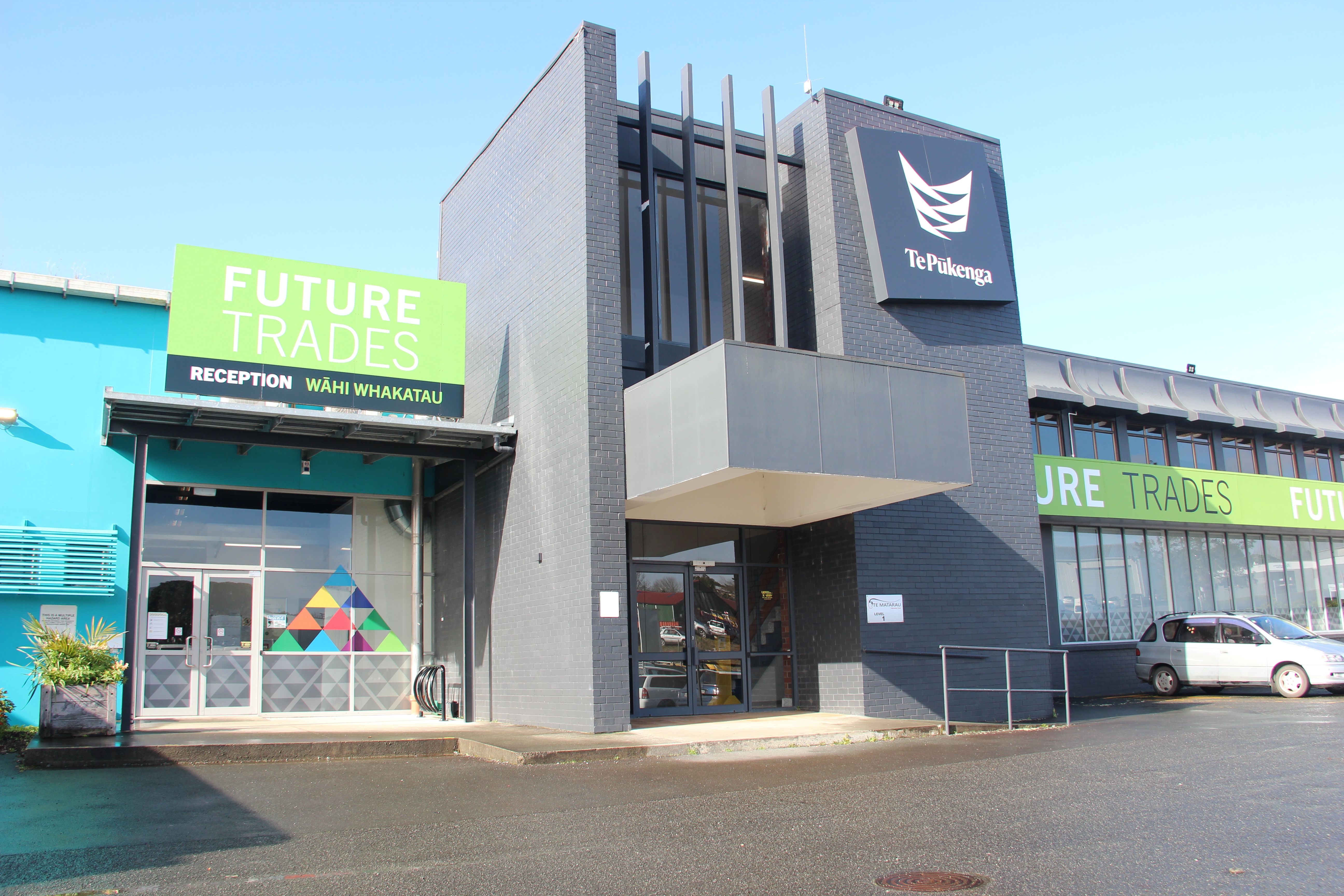 NorthTec Campus with picnic tables