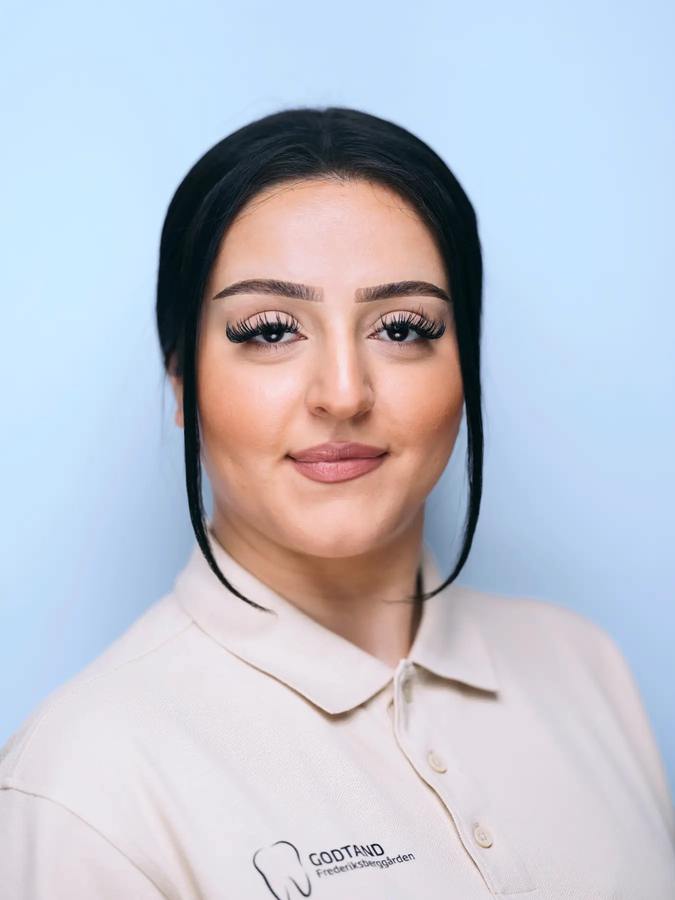 Portræt af klinikassistent-elev Isabell Soltani Sarvestani , Godtand Frederiksberggårdens tandklinik