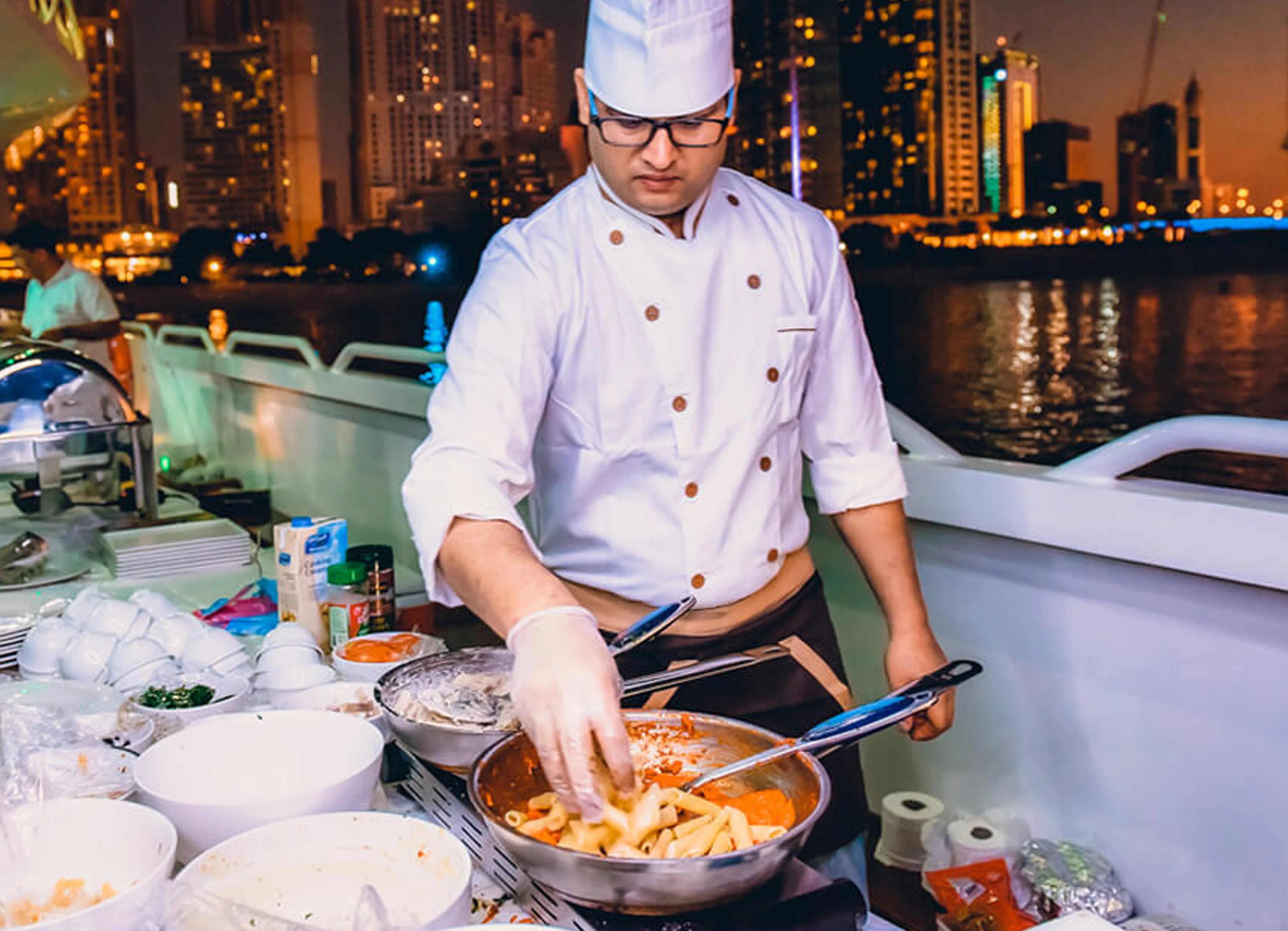 Personal chefs are the perfect way for you have a relaxing and carefree night with friends on the water. Here are all the tips you need to get started!