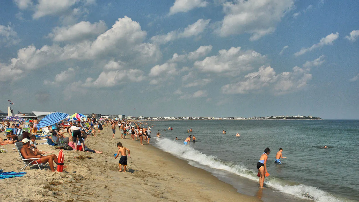 To help you navigate the vast New England coastline, Marinalife presents our picks for New England's best beaches.