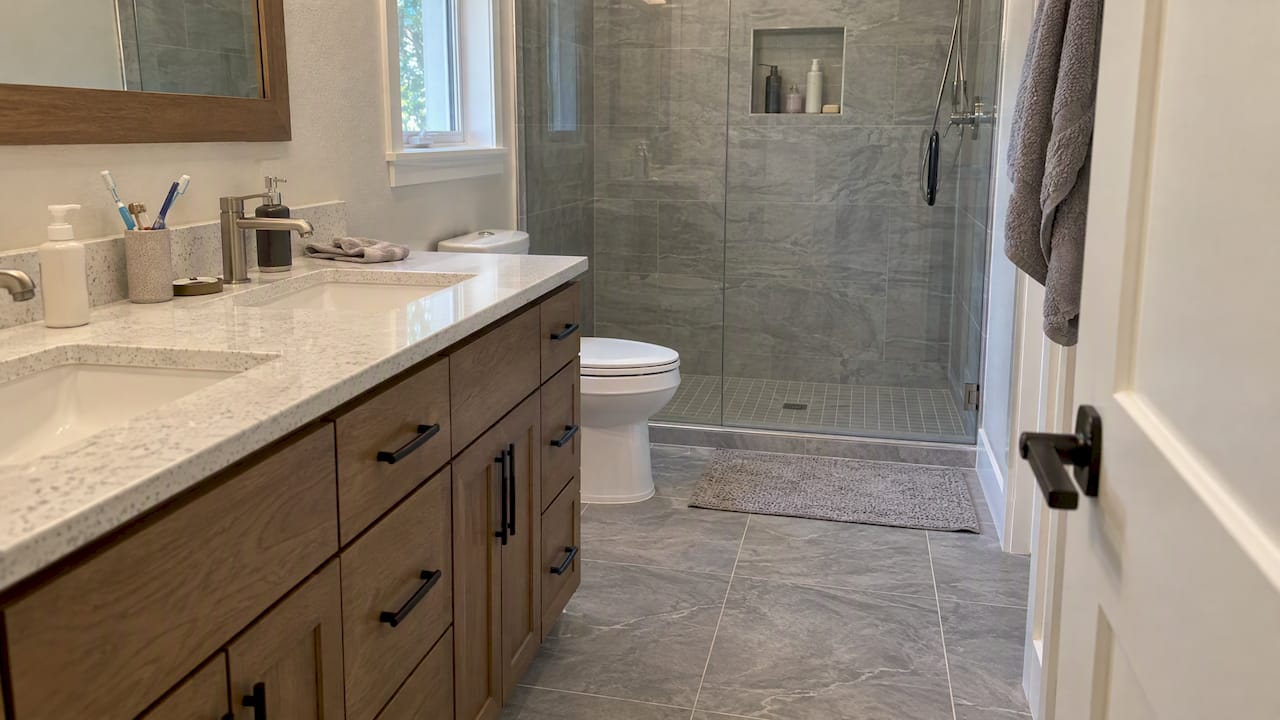 Quartz vanity with porcelain bathroom tile