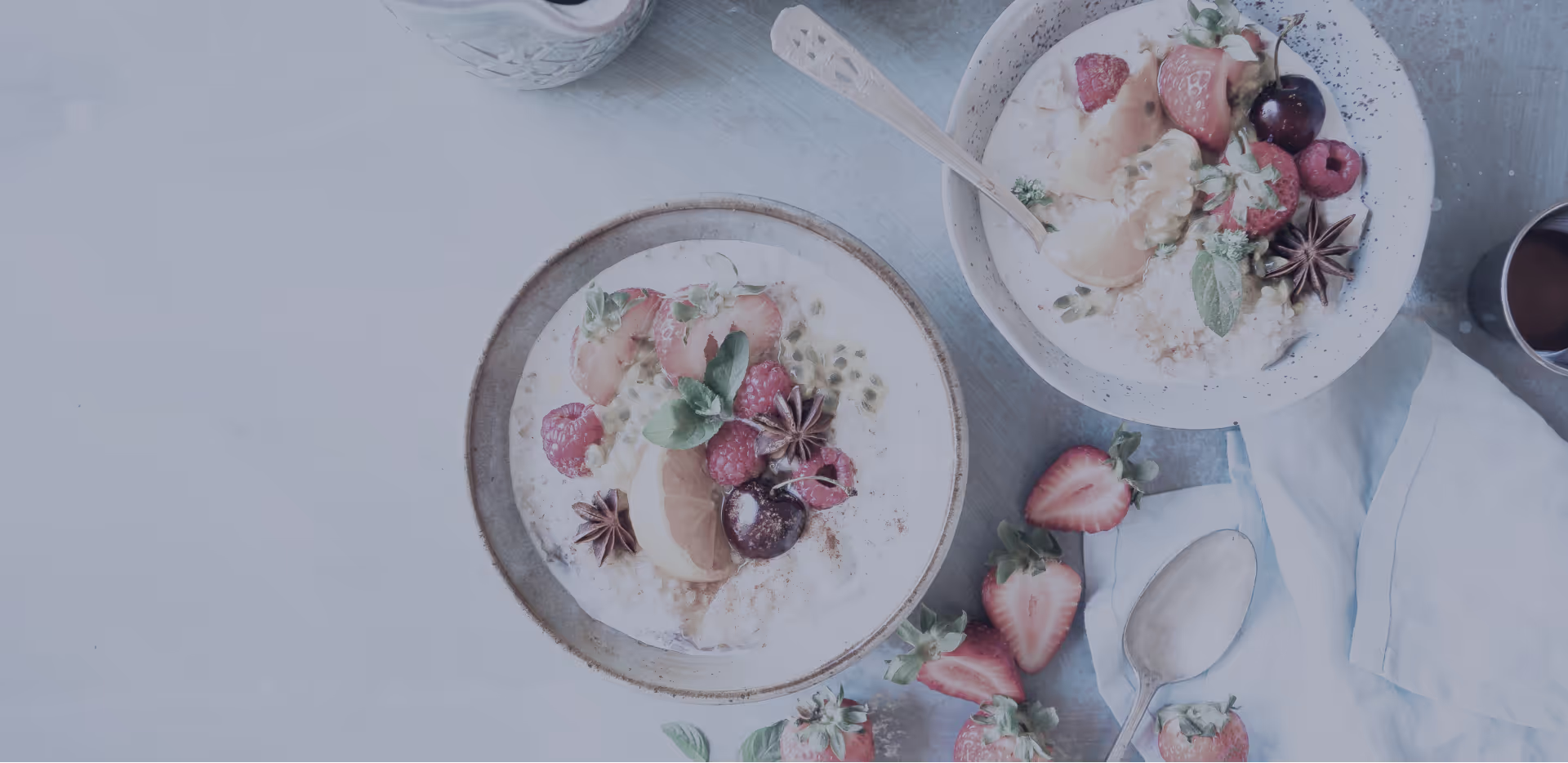 Platos de comida nutritiva y saludable para representar la especialidad de nutrición del centro Élite