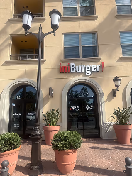 iniBurger Santa Clara Entrance
