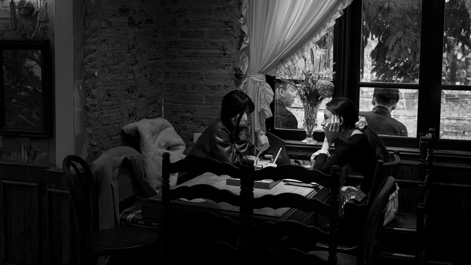Couple using ai wedding vow generator free on laptop to draft personalized vows in a cozy café setting