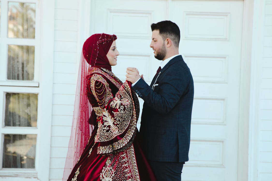 Muslim couple holding hands after Nikah ceremony showing how Muslim marriage works 