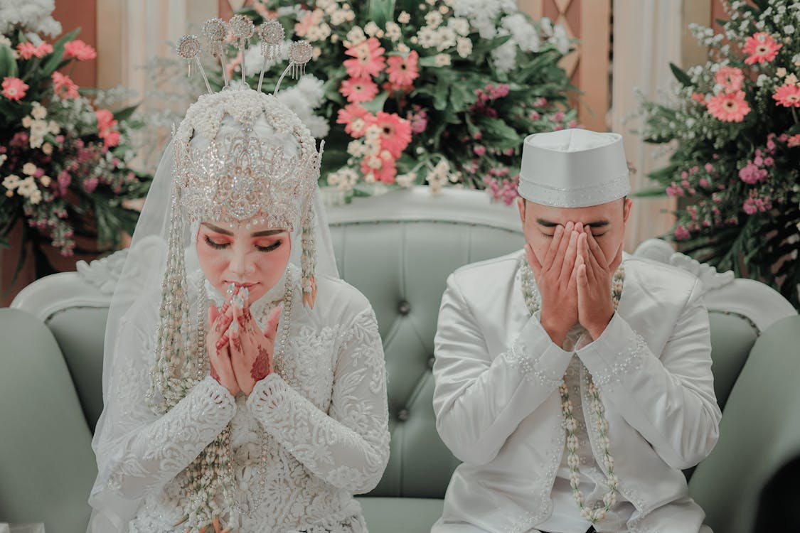 Muslim couple praying during the Nikah ceremony as part of how Muslim marriage works