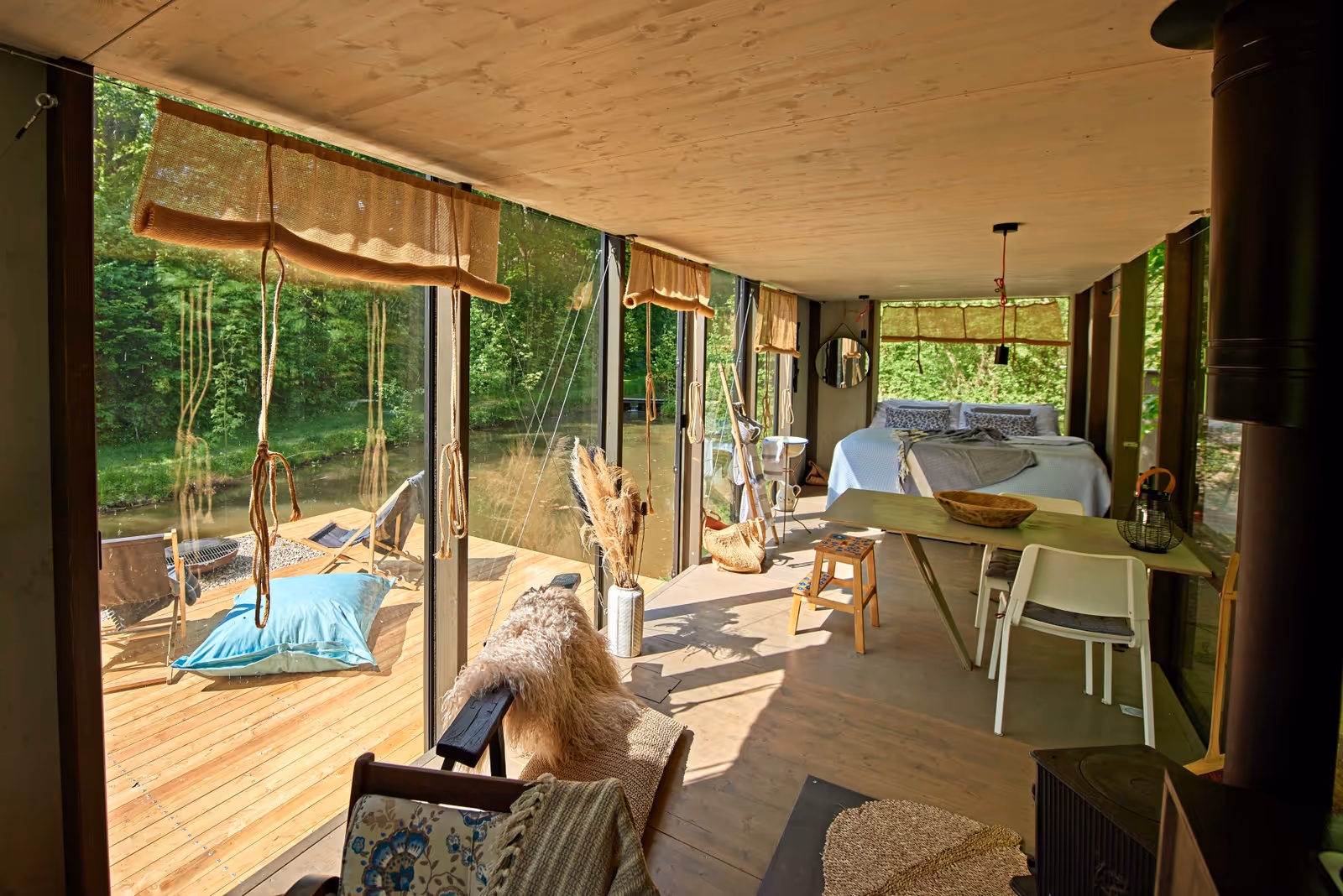 Maringotka Two Fingers