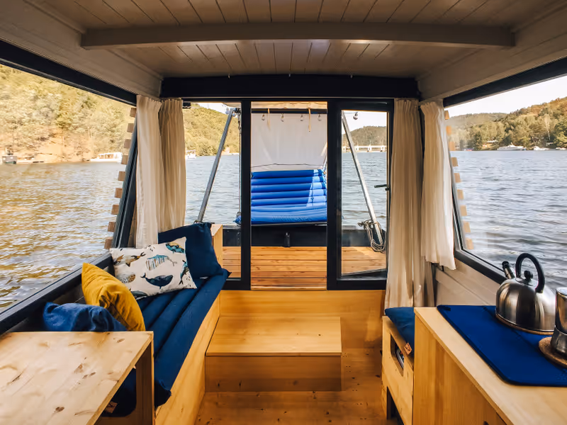 houseboat k pronájmu ubytování na Slapech