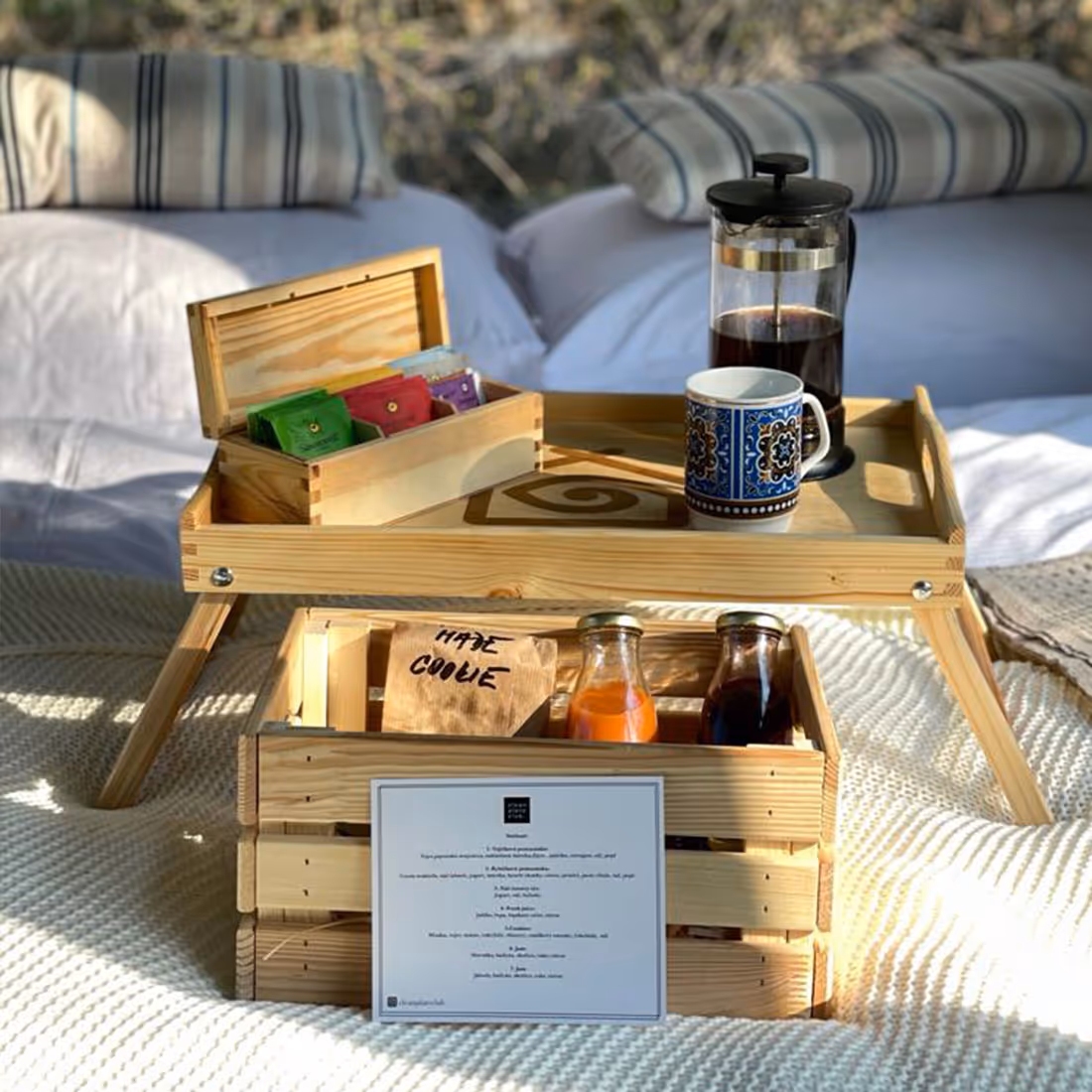 Ubytování se snídaní z lokálních surovin - bedýnka se snídaní v posedu Two Fingers