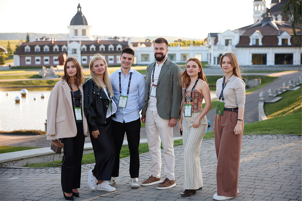 Команда Flying Age на Global Culture Forum біля місця проведення на заході сонця