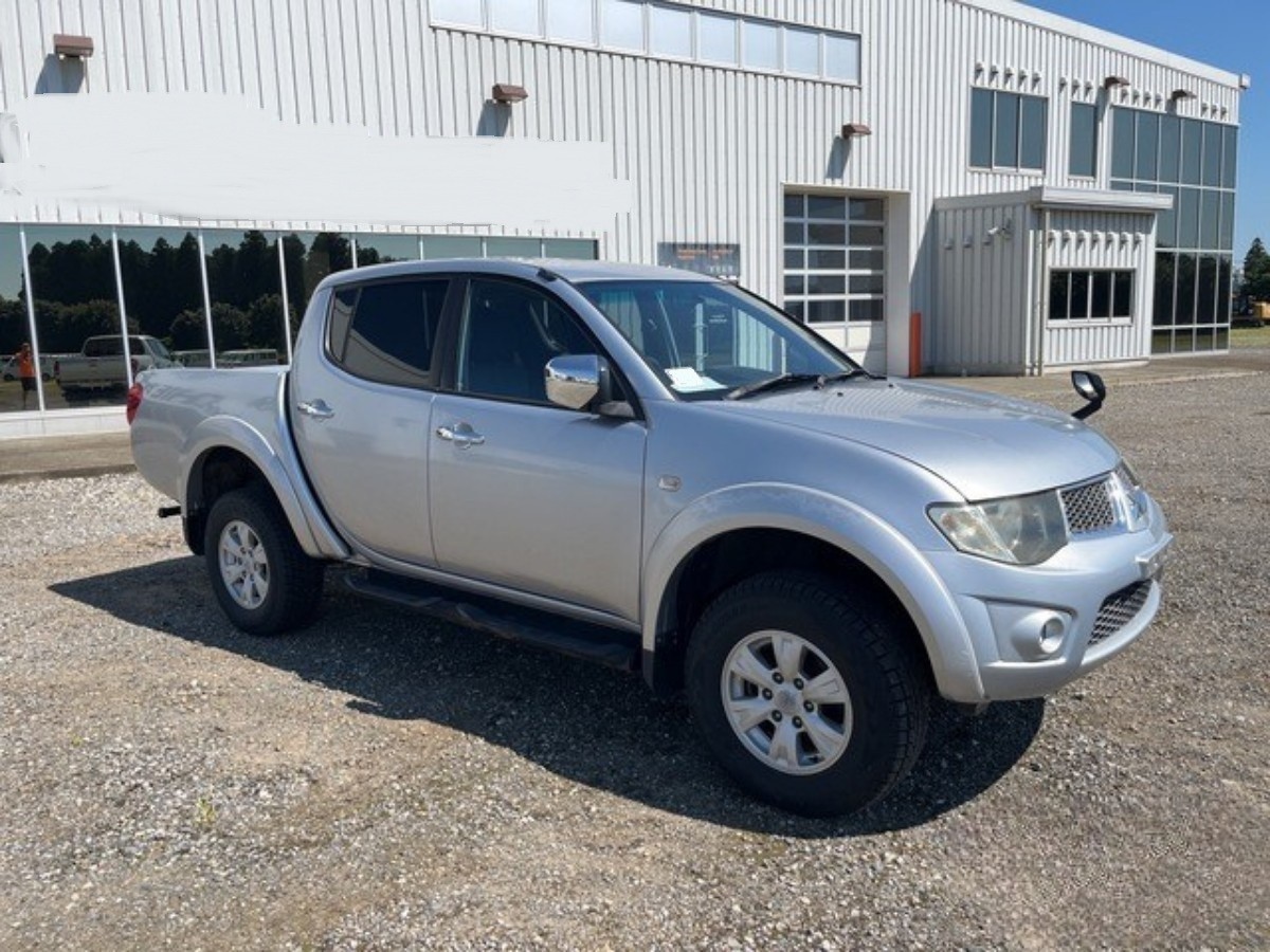 2010 MITSUBISHI TRITON 4X4 DUAL CAB 