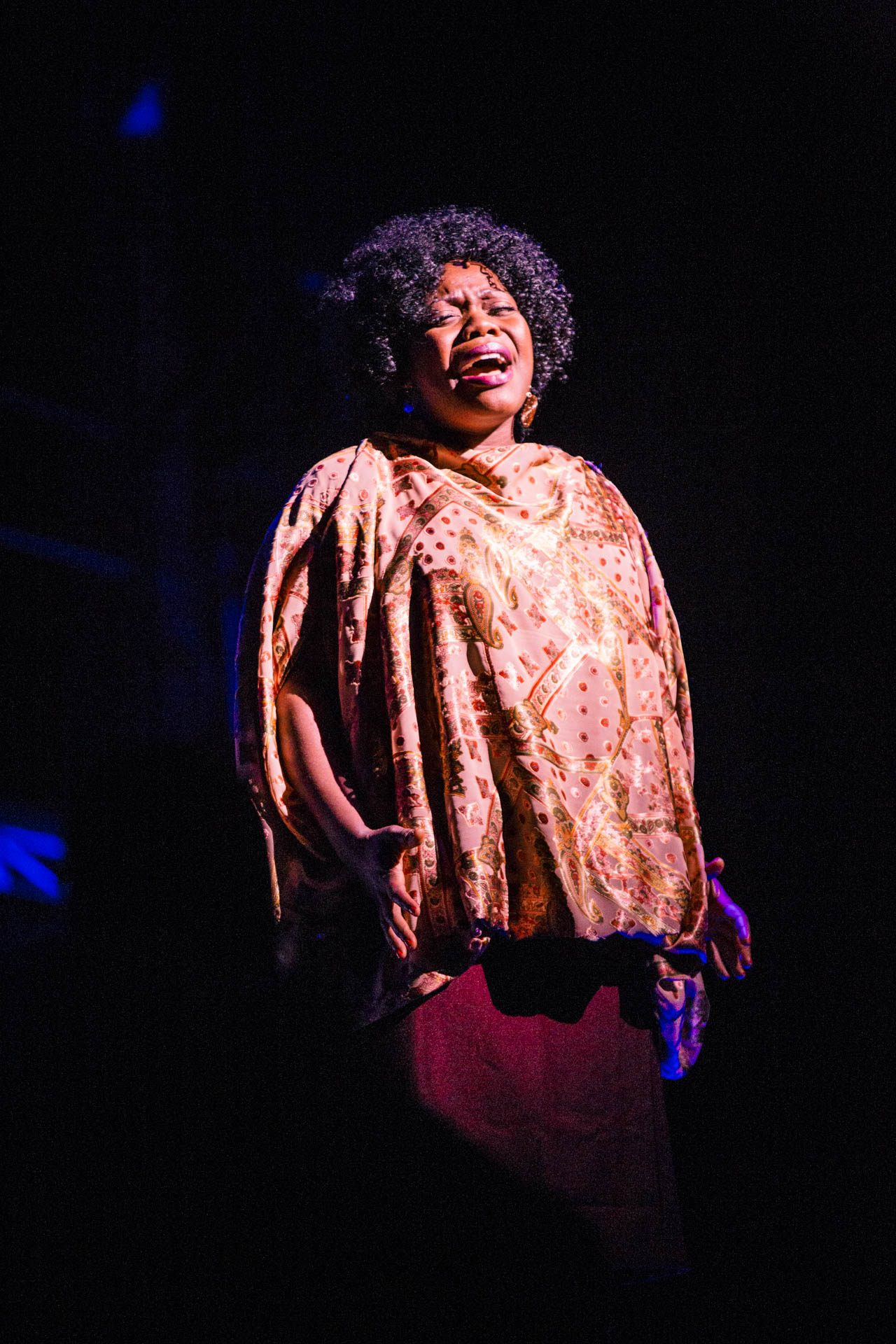 A black women singing with passion on stage for Dream Girls