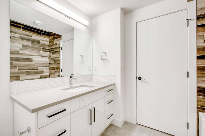 Bathroom Cabinets Calgary | Custom Vanity Cabinets