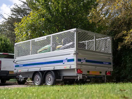  Perforated Sides - 700mm perforated side extensions boost the overall side height to 1150mm and are perfect for loads like garden waste and packaging. The open design helps reduce wind-resistance.