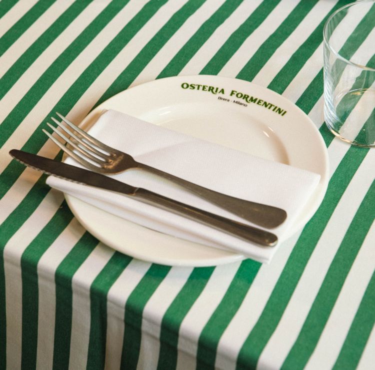 Ambiente conviviale, volutamente lontano dal patinato fine dining contemporaneo: 75 posti all'interno ai quali se ne aggiungeranno una conquantina nel dehors