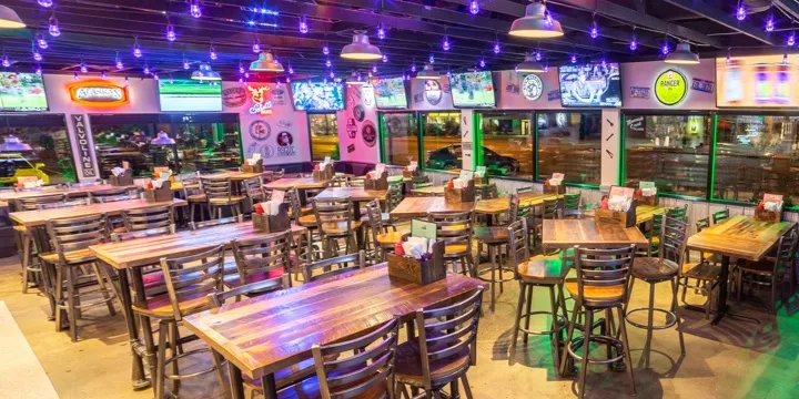 pounders restaurant interior