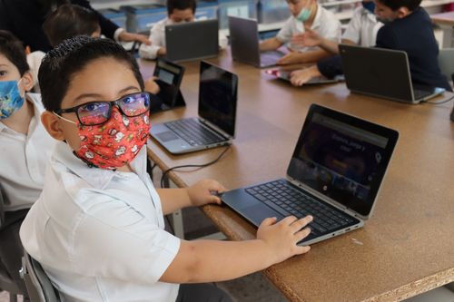 Alumno de primaria Cumbres Villahermosa siguiendo protocolos Covid-19