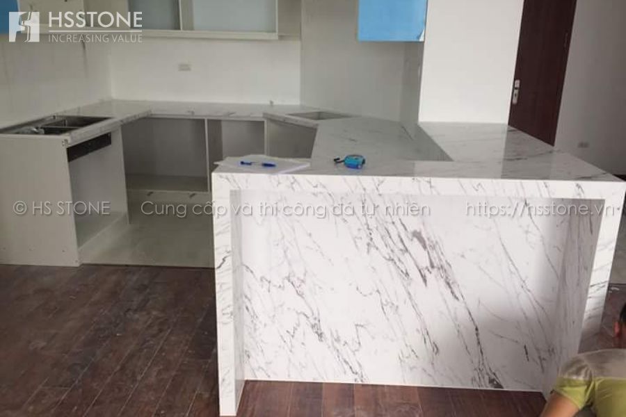 đá ốp bếp màu trắng