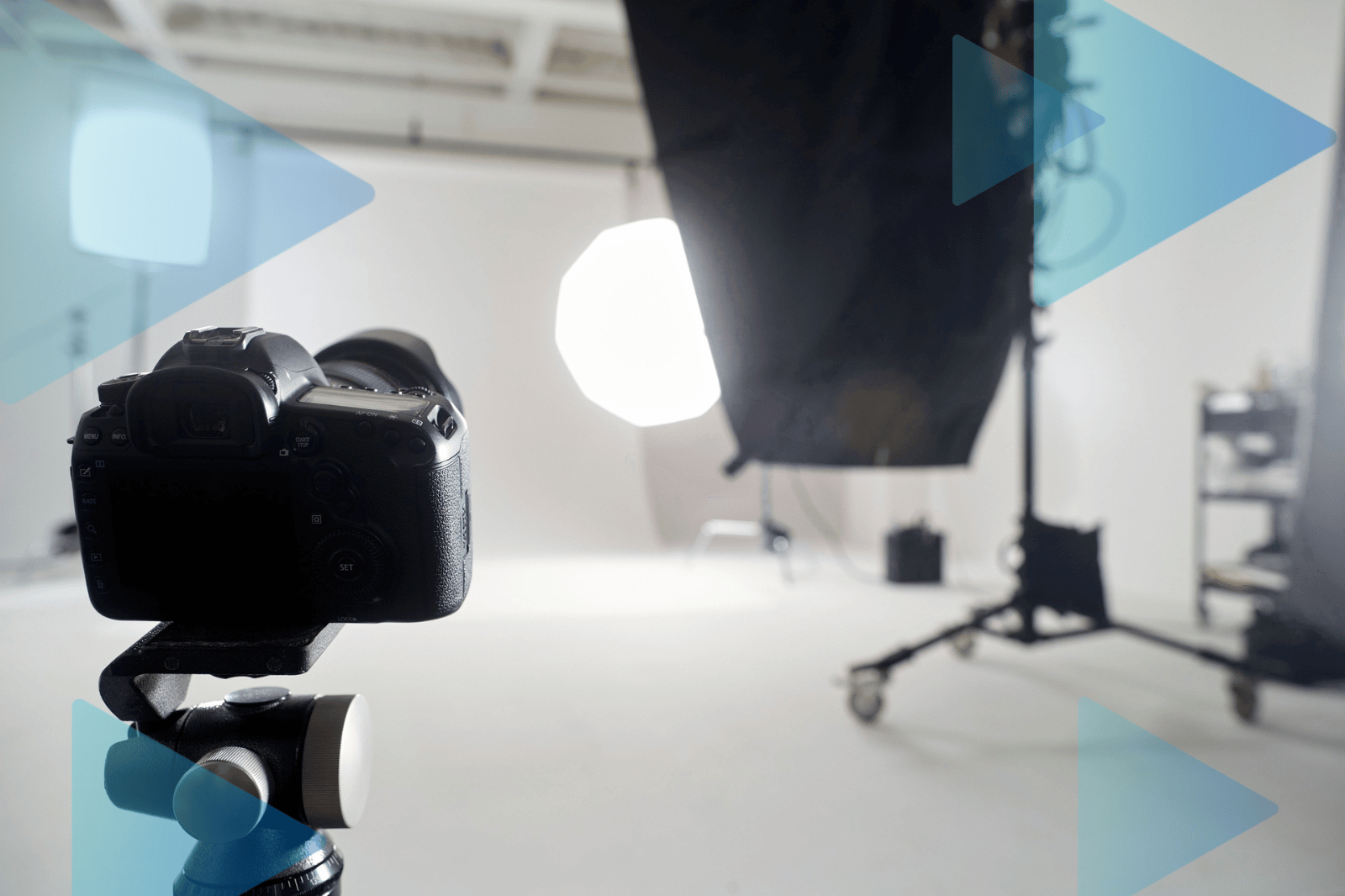 Natural Light vs Ring Light vs Softbox: What's Best for Your YouTube Setup?