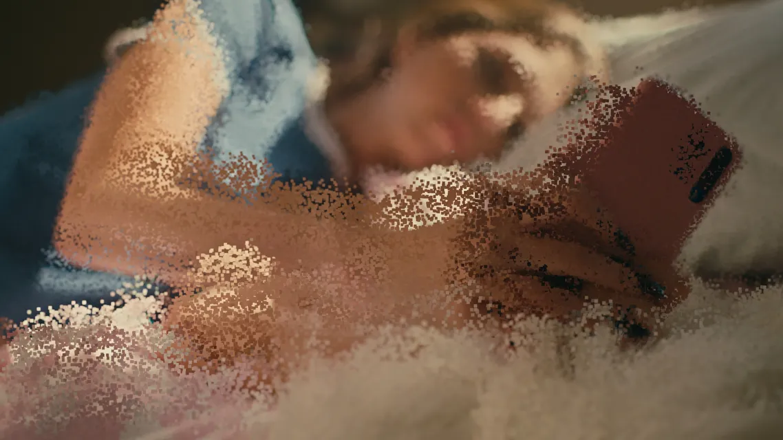 Ung pasient i refleksjon, still fra informasjonsfilm produsert av Gefühl