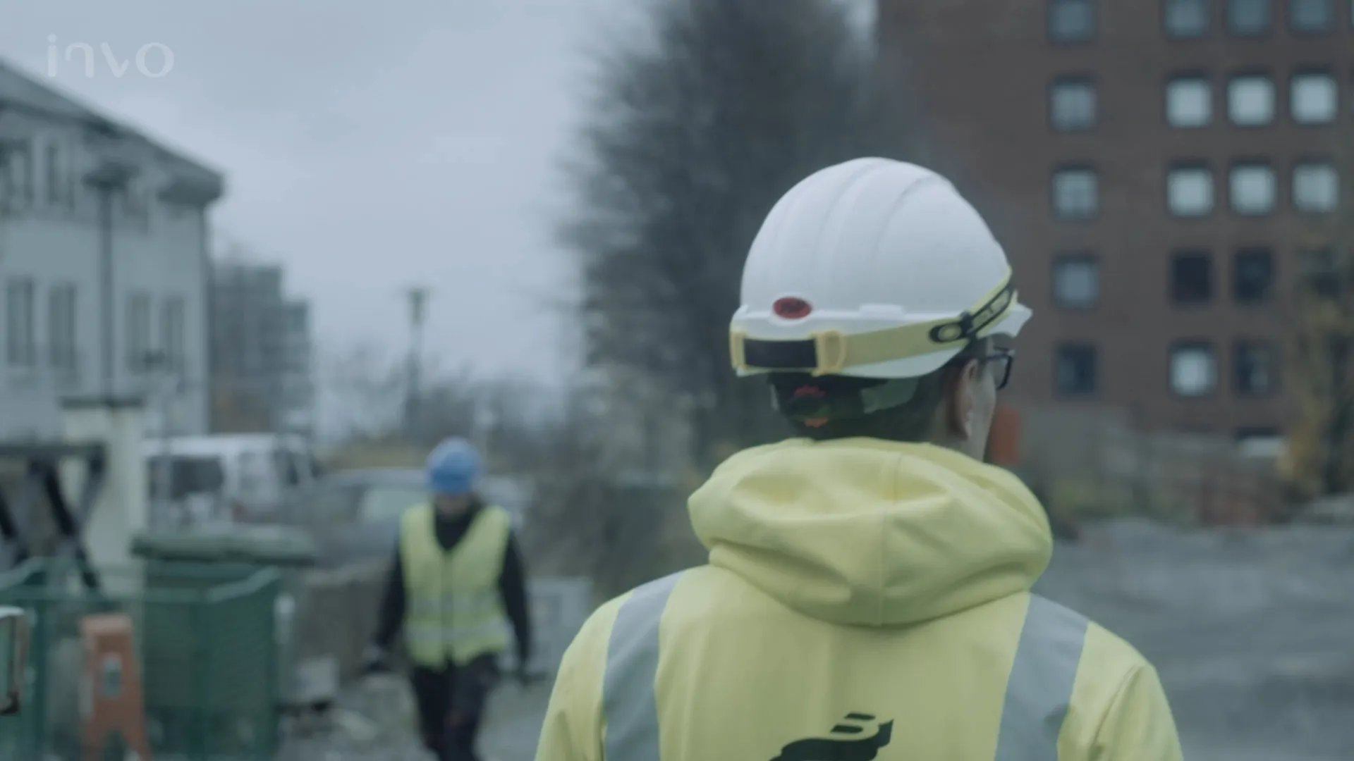 Ute på arbeidsplassen – still fra selskapsfilm for Invo