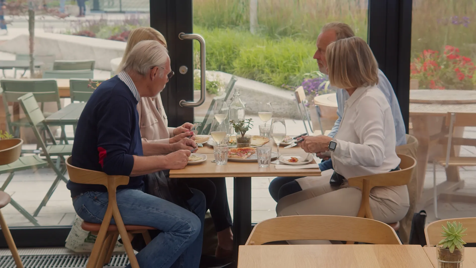 Hverdagsglede og fellesskap – still fra Røa X reklamefilm