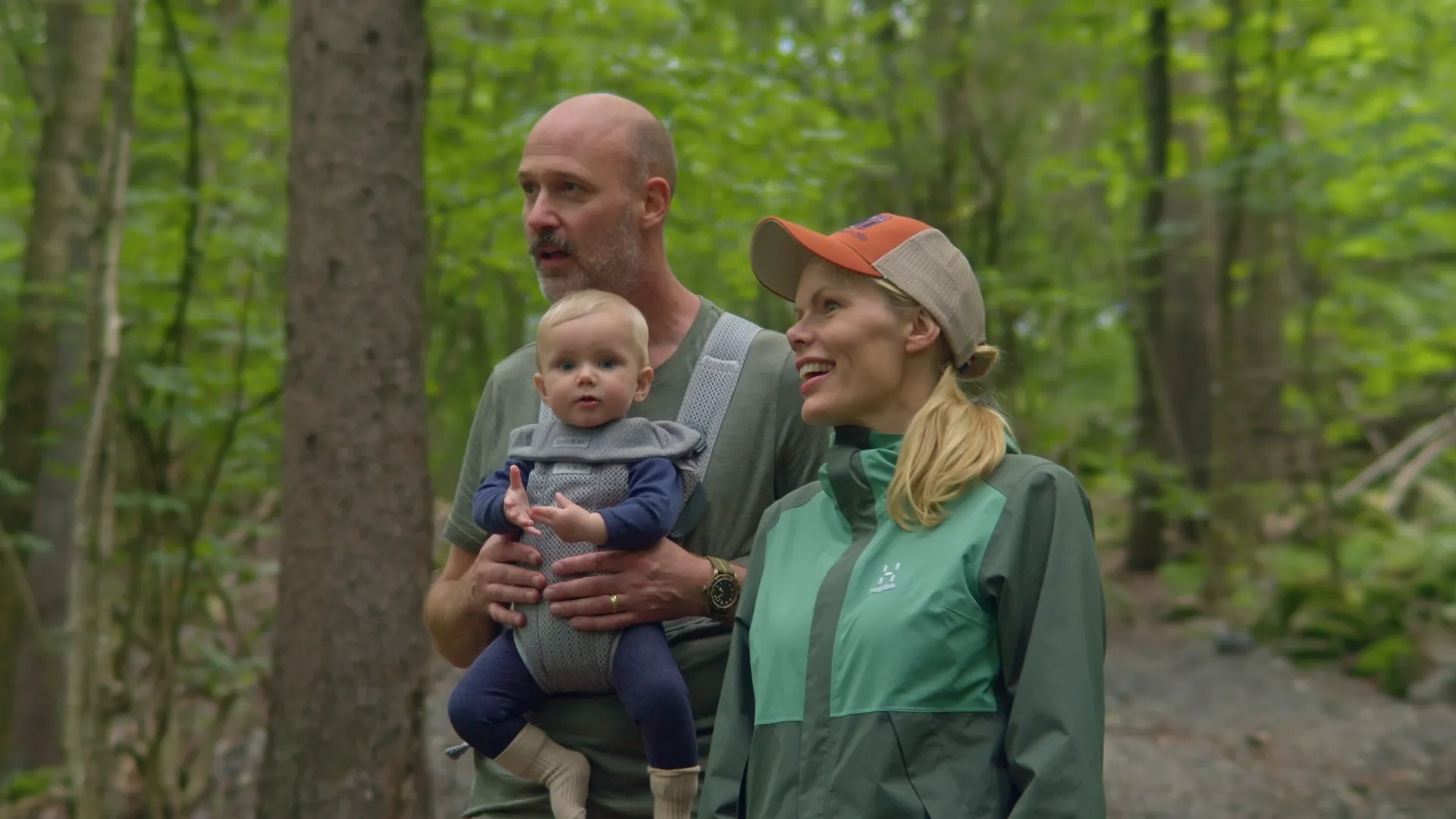 Familie i nærmiljø – still fra reklamefilm for Skanska produsert av Gefühl