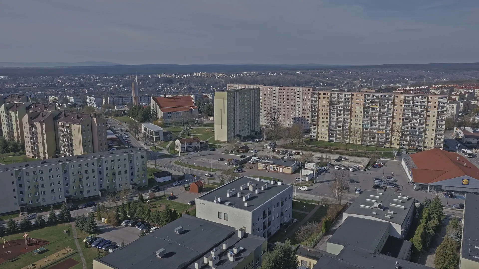 Starachowice, Polen – Dronefoto av byen fra dokumentar laget av Gefühl for KS