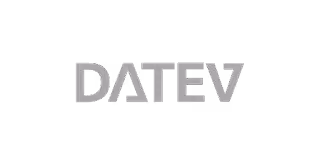DATEV Schriftzug in grauen Großbuchstaben auf schwarzem Hintergrund.