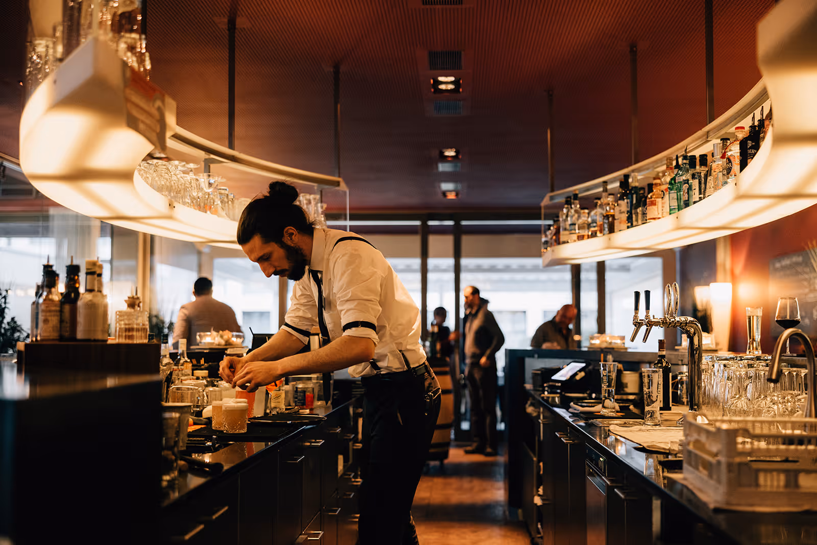 Stimmungsvolle Events in der Schützen-Bar: Gäste geniessen Cocktails, Tastings und Themenabende in gemütlicher Atmosphäre 2026