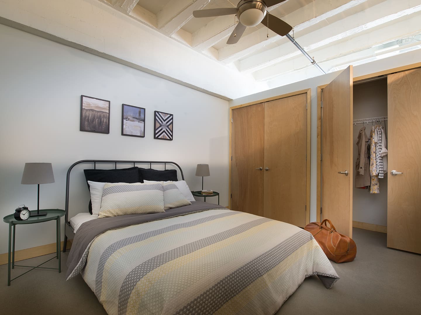 Photo of interior single bedroom.