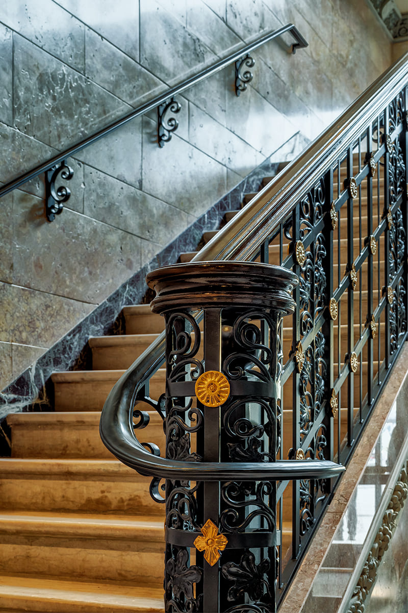 Photo closeup of staircase.