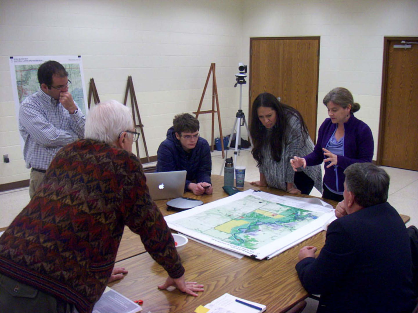 A photo of a group of people having a meeting.