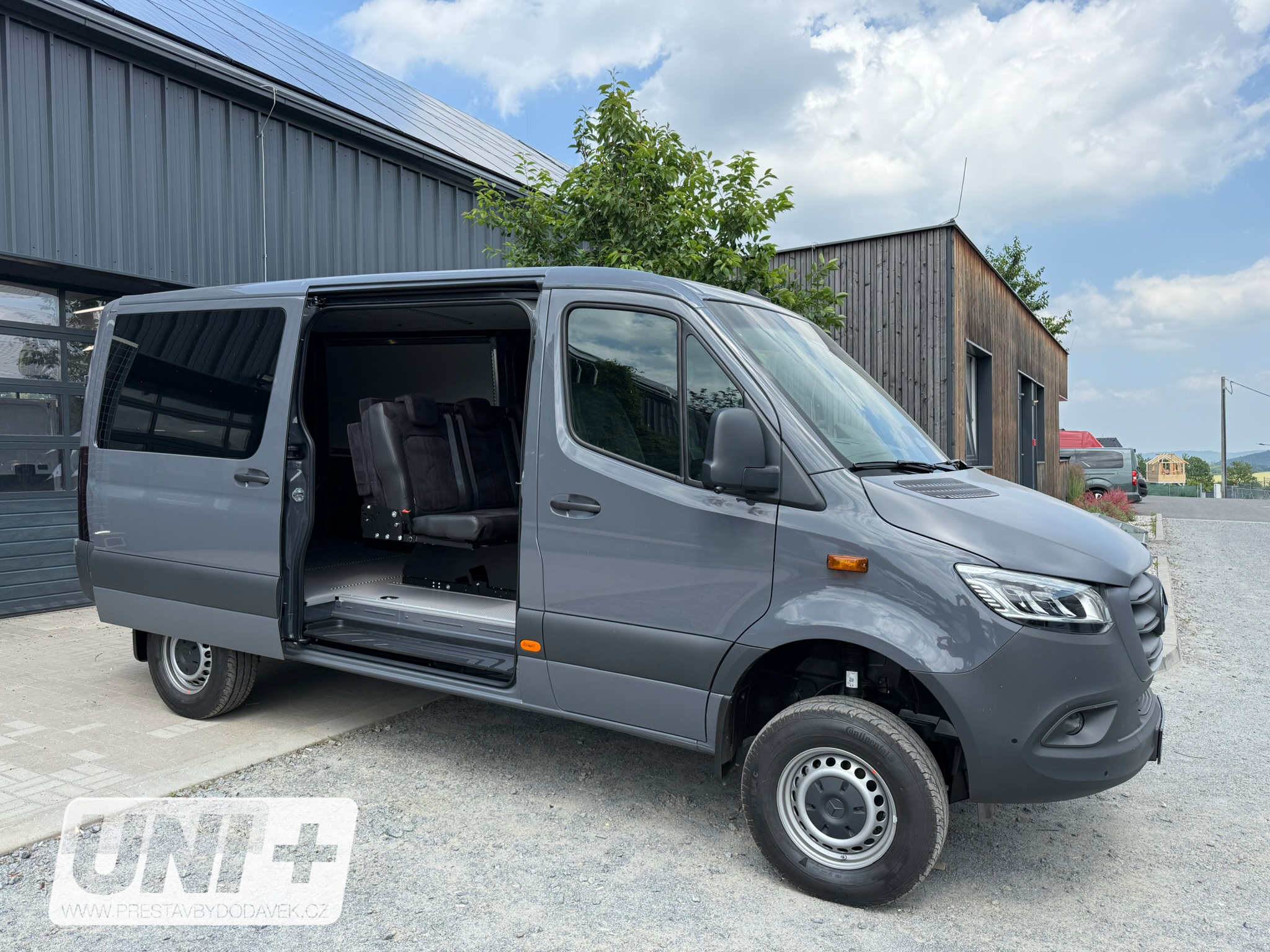 Mercedes-Benz Sprinter 4x4 - OKB lavice | montáž do lišt