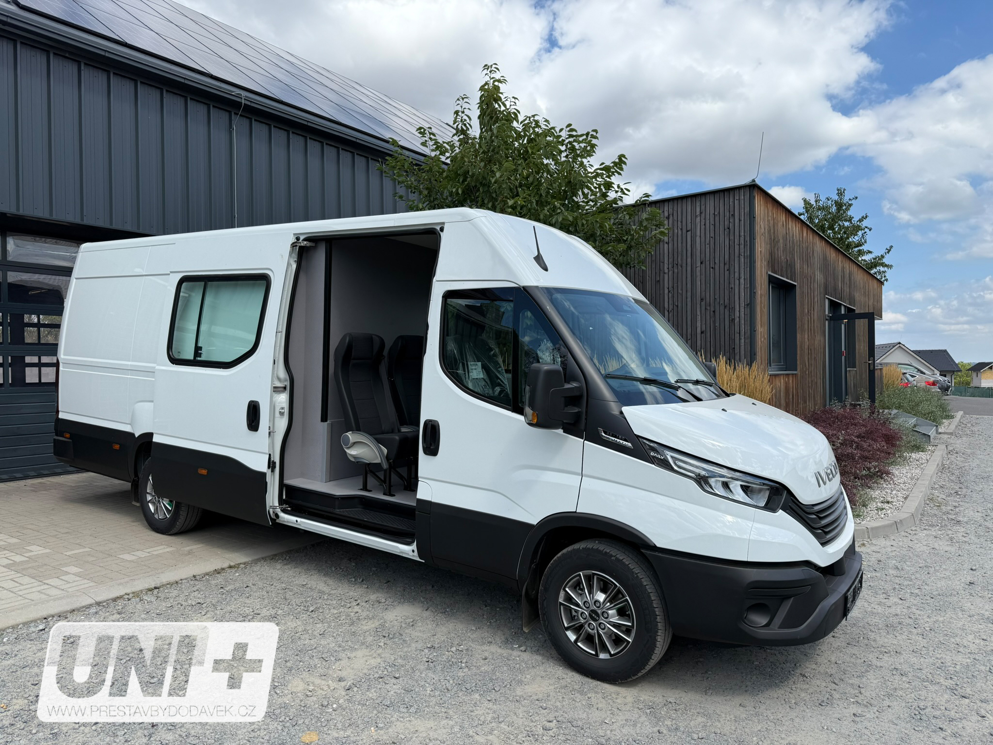 Iveco Daily 16m³ - UNI+X | FIX + prachotěsná dělící stěna s dvířky