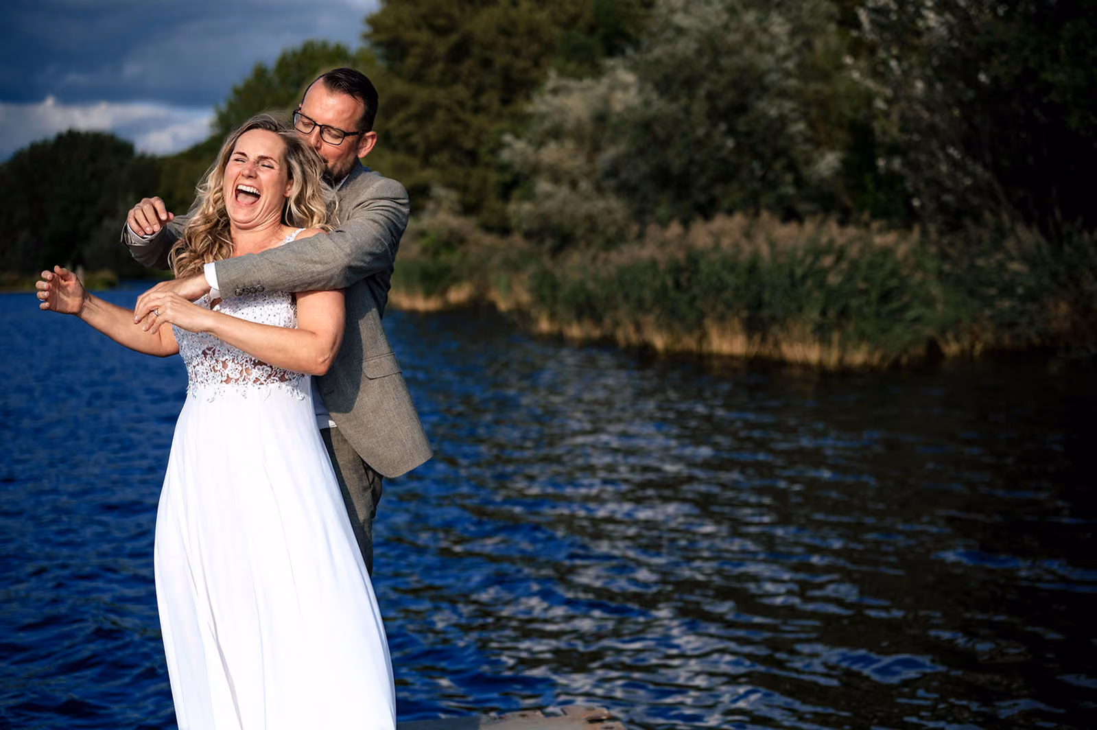 fotoshoot van bruidspaar in Alphen aan den Rijn